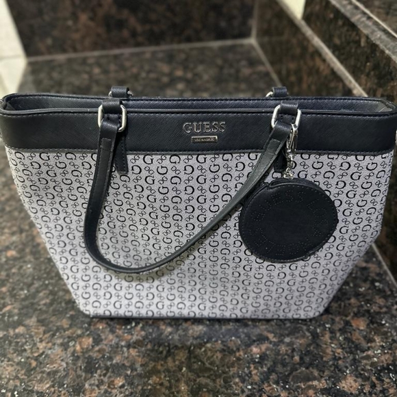 Brand new Guess bag - Picture 7 of 7